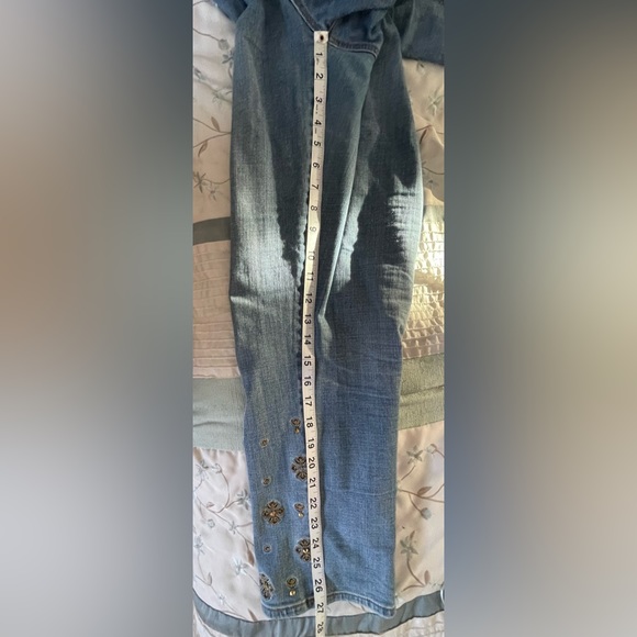 EUC Chico’s So Slimming Foulard Embroidered Girlfriend Ankle Jeans - Picture 7 of 10